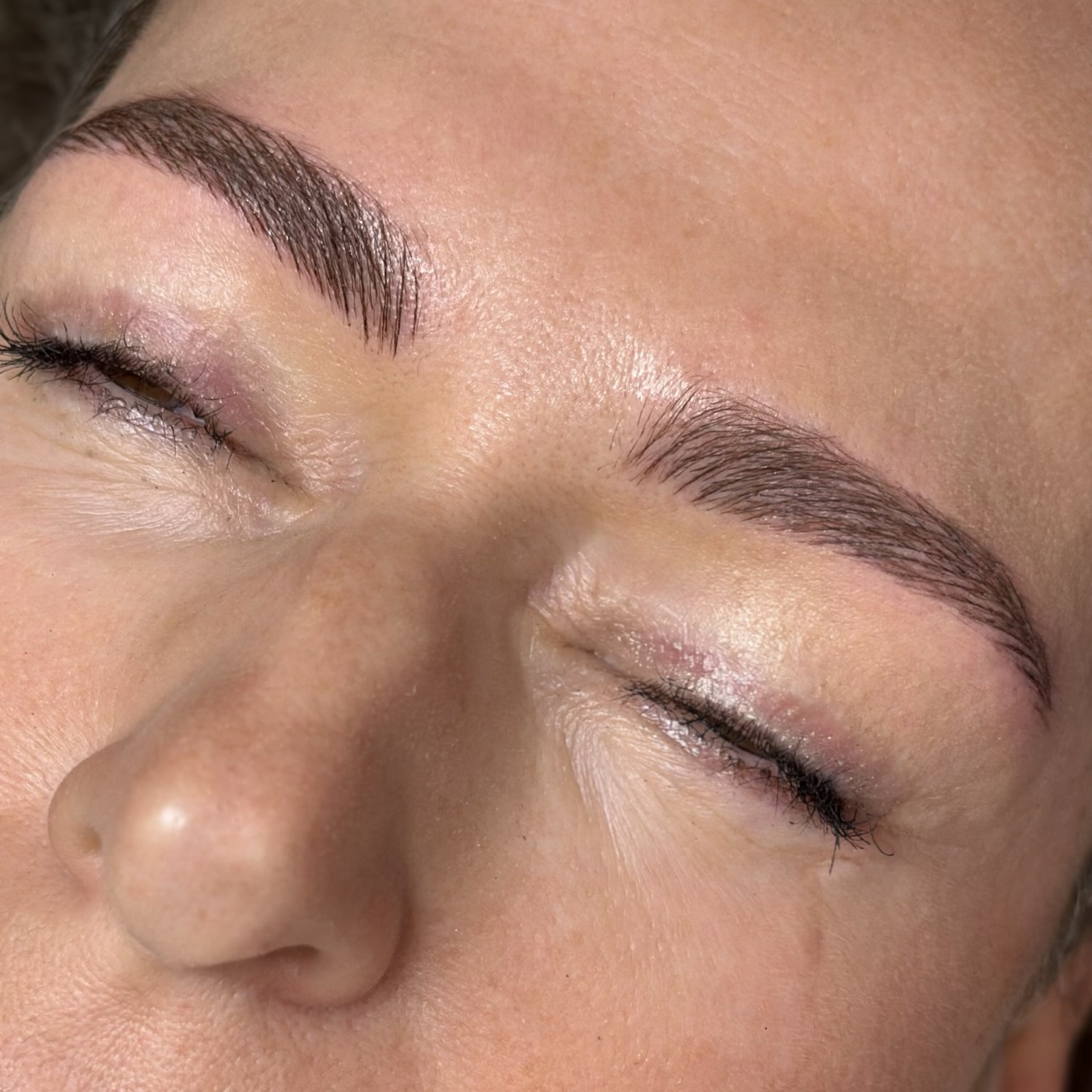 Microblading etter behandling – naturlige øyenbryn hos Makia Majorstuen