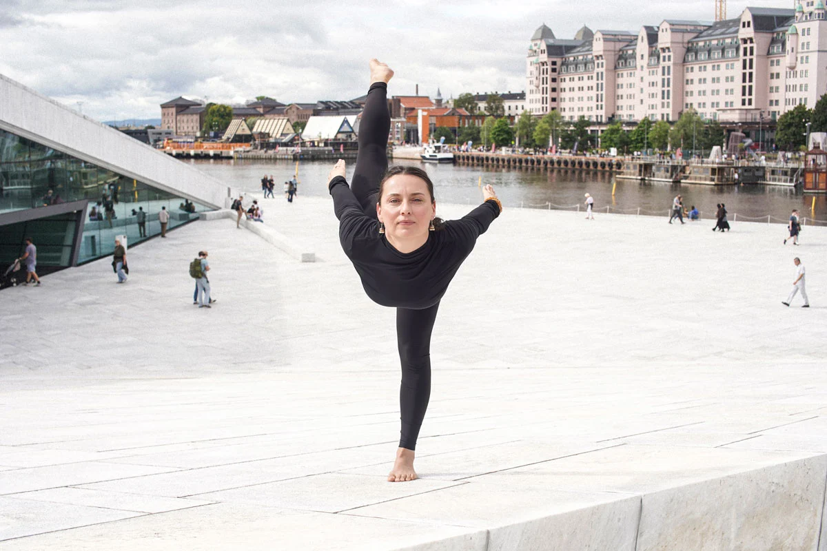 Yogainstruktør Małgorzata (Gosia), RYT 500, ved Operaen i Oslo